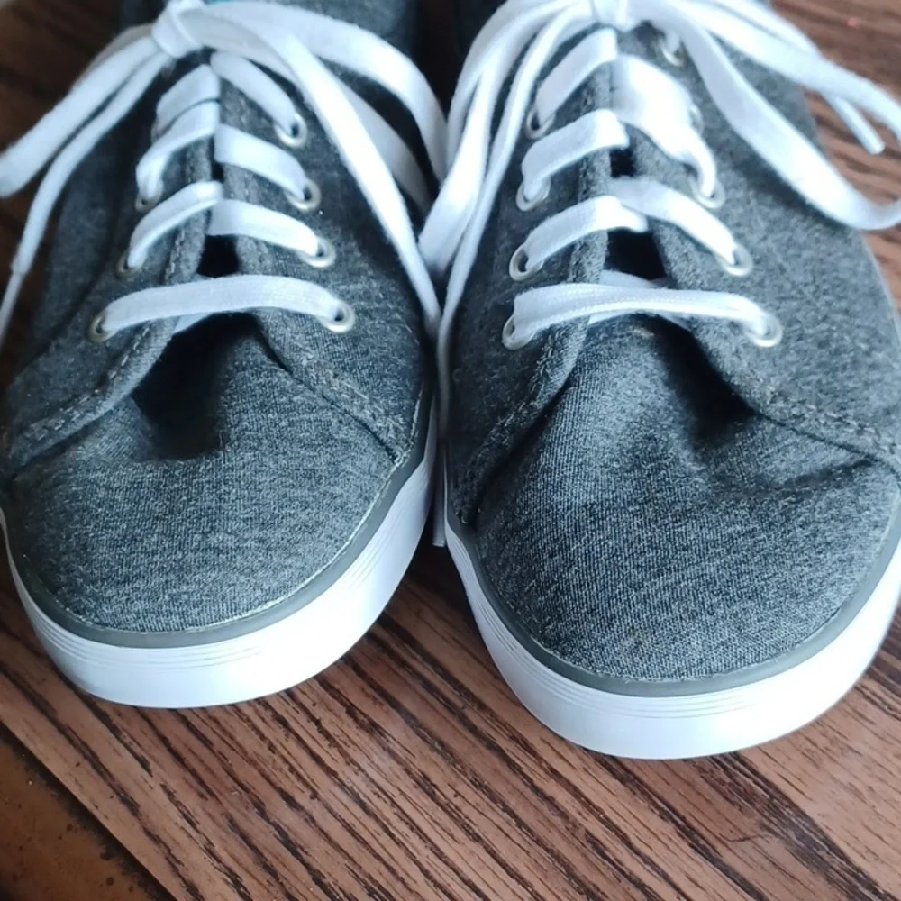 Keds lace up sneakers, women’s size 7, dark gray